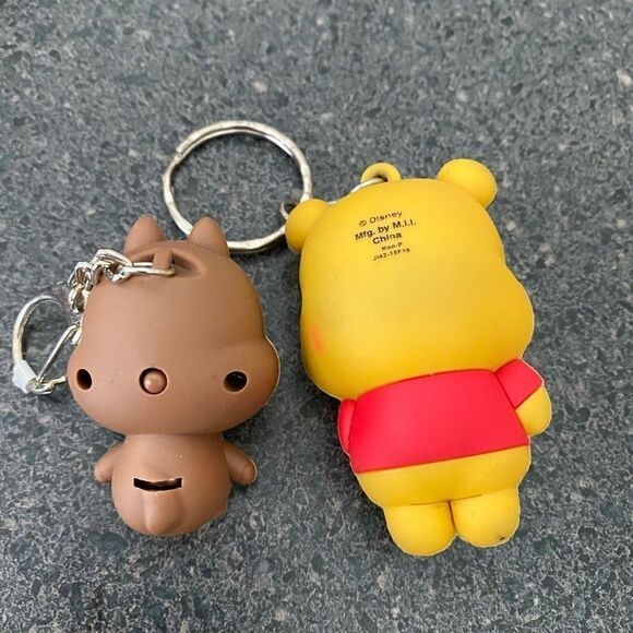 Disney keychain lot of 2 - Picture 3 of 4
